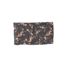 Neckwarmer in romantic garden