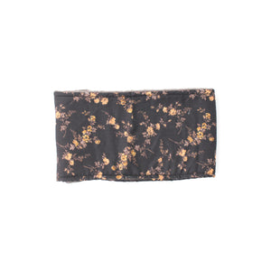 Neckwarmer in romantic garden